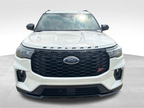 Star White Metallic Tri-Coat 2026 Ford Explorer ST