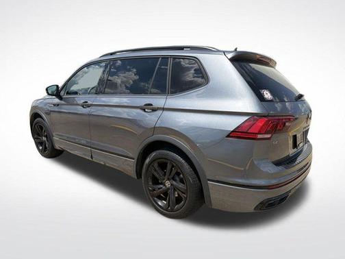 Platinum Gray Metallic 2023 Volkswagen Tiguan 2.0T SE R-Line Black