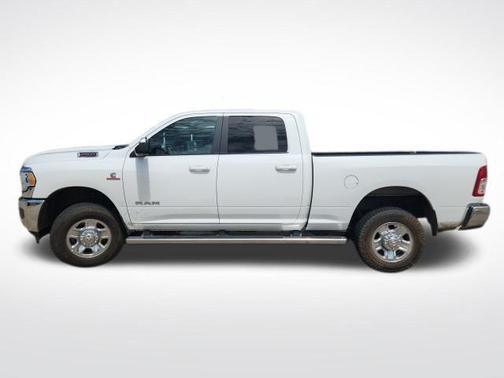 Bright White Clearcoat 2022 RAM 2500 Big Horn Crew Cab 4x4 6'4' Box