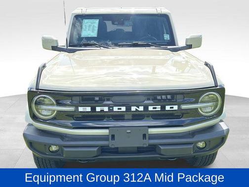 Desert Sand 2025 Ford Bronco Outer Banks