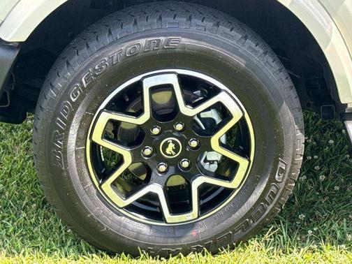 Desert Sand 2025 Ford Bronco Outer Banks
