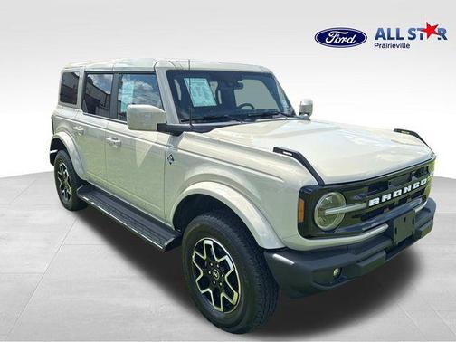 Desert Sand 2025 Ford Bronco Outer Banks SUV