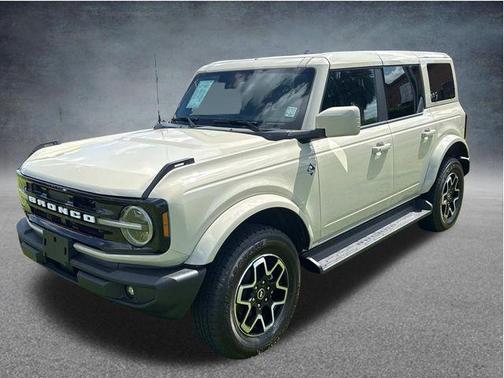 Desert Sand 2025 Ford Bronco Outer Banks