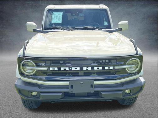 Desert Sand 2025 Ford Bronco Outer Banks
