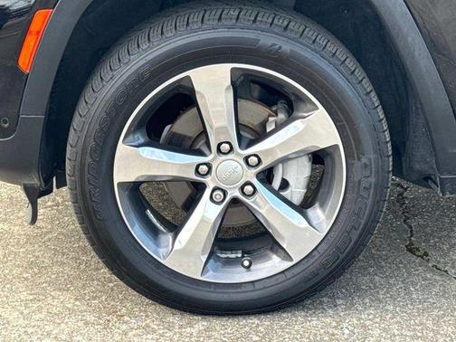 Diamond Black Crystal Pearlcoat 2022 Jeep Grand Cherokee Limited