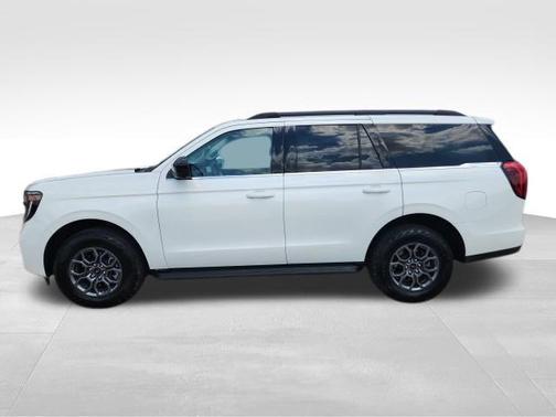 Star White Metallic Tri-Coat 2025 Ford Expedition Active