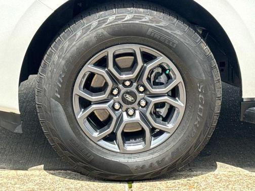 Star White Metallic Tri-Coat 2025 Ford Expedition Active