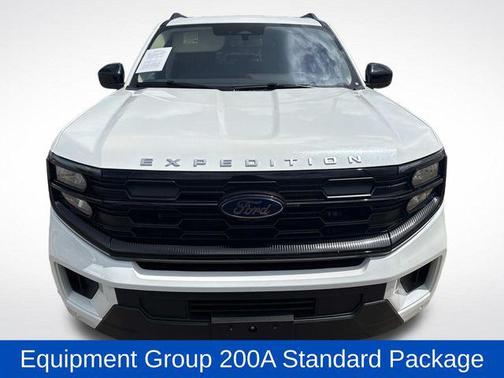 Star White Metallic Tri-Coat 2025 Ford Expedition Active