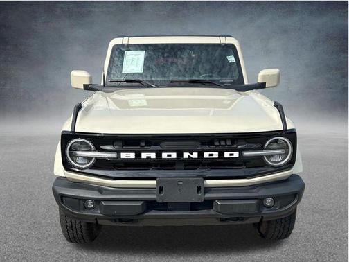 Desert Sand 2025 Ford Bronco Outer Banks