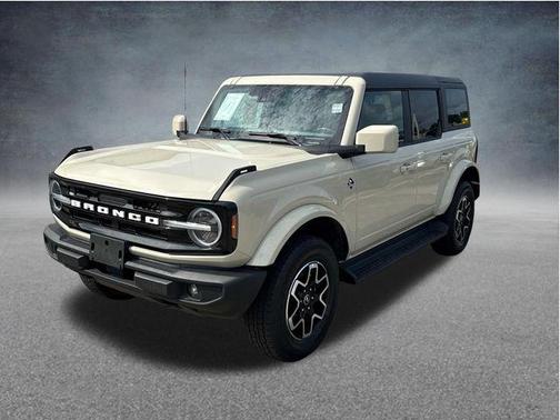 Desert Sand 2025 Ford Bronco Outer Banks
