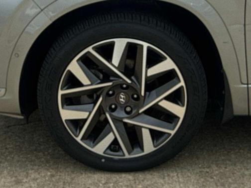 Shimmering Silver 2022 Hyundai SANTA FE Calligraphy
