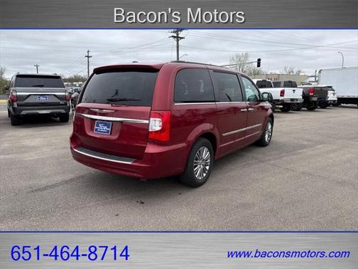 2014 Chrysler Town & Country Touring-L
