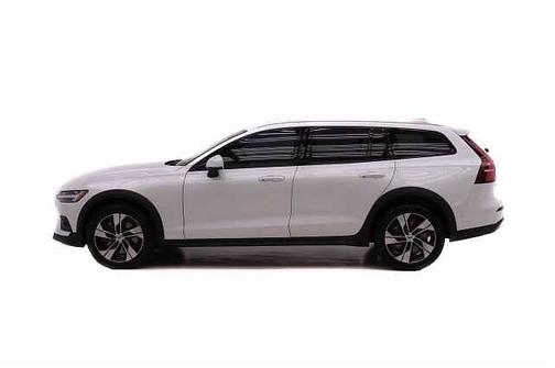 2023 Volvo V60 Cross Country Plus