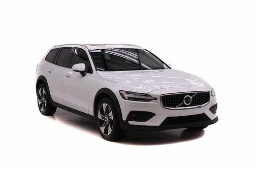 2023 Volvo V60 Cross Country Plus