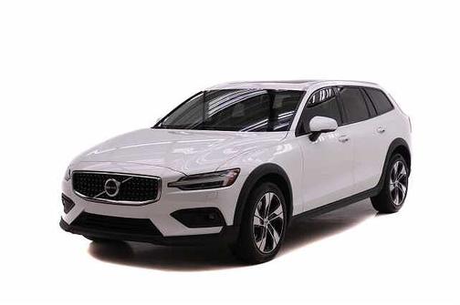 2023 Volvo V60 Cross Country Plus