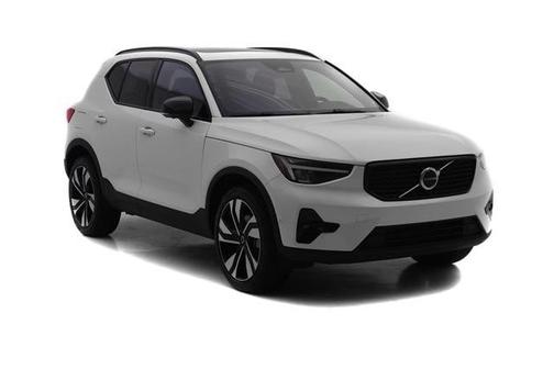 2024 Volvo XC40 B5 Plus Dark