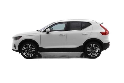2025 Volvo XC40 B5 Plus Bright Theme