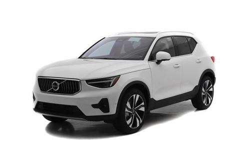 2025 Volvo XC40 B5 Plus Bright Theme