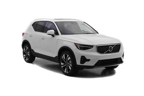 2025 Volvo XC40 B5 Plus Bright Theme