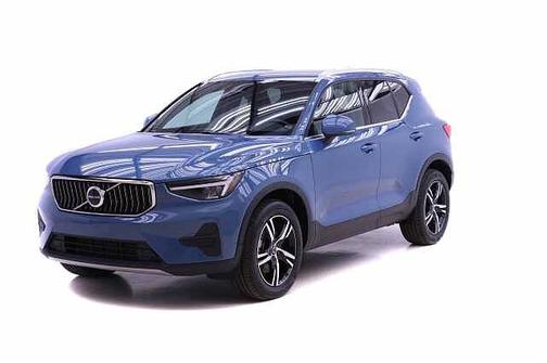 2024 Volvo XC40 Core