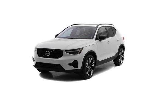 2025 Volvo XC40 B5 Plus Dark Theme