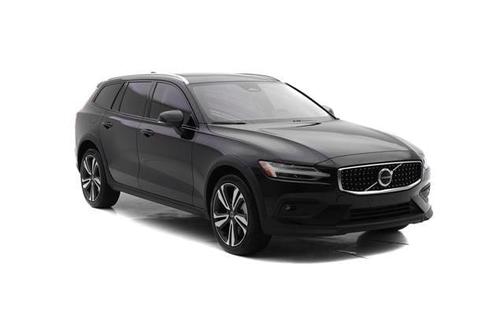 2024 Volvo V60 Cross Country B5 Plus