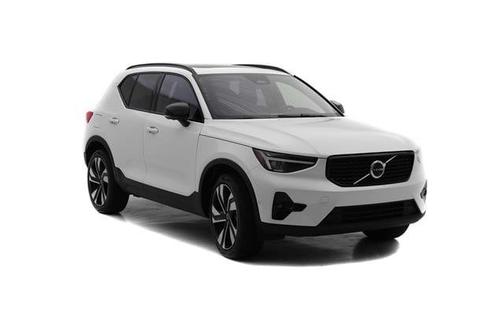 2024 Volvo XC40 B5 Plus Dark