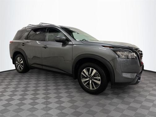 2023 Nissan Pathfinder SL 4WD