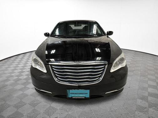 Black Clearcoat 2013 Chrysler 200 LX
