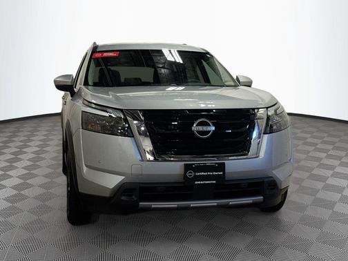 2025 Nissan Pathfinder SL 4WD