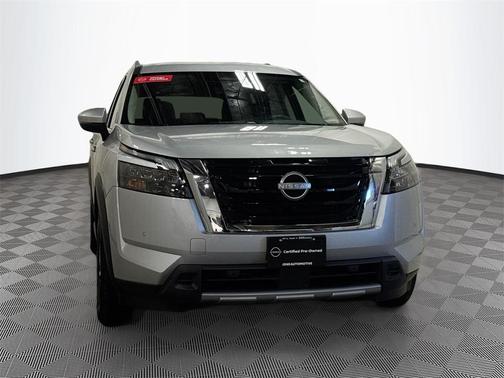 2025 Nissan Pathfinder SL 4WD