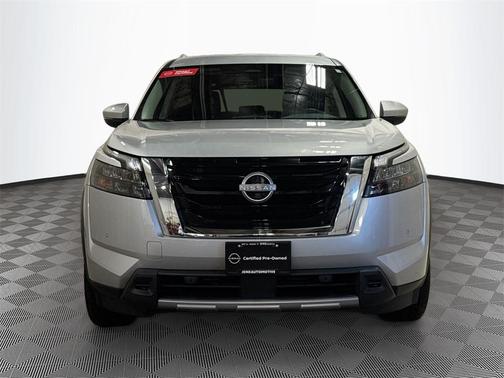 2025 Nissan Pathfinder SL 4WD