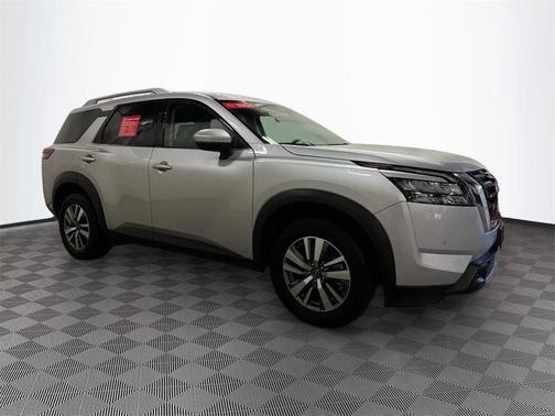 2025 Nissan Pathfinder SL 4WD