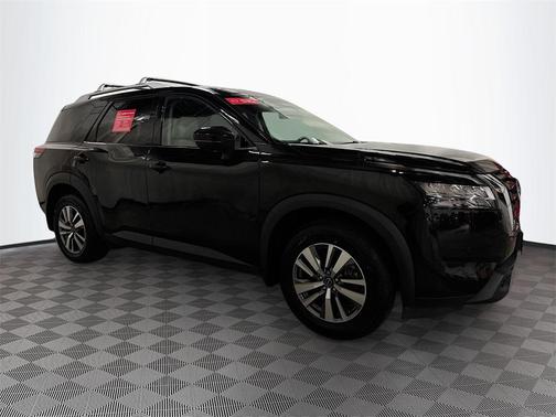 2023 Nissan Pathfinder SL 4WD