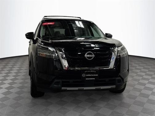 2023 Nissan Pathfinder SL 4WD