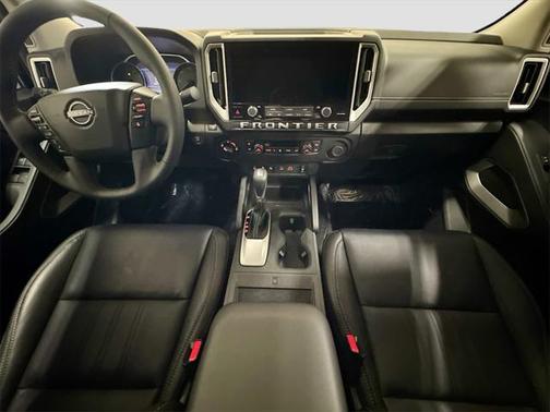 2025 Nissan Frontier SL