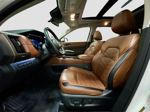 2023 Nissan Pathfinder Platinum 4WD