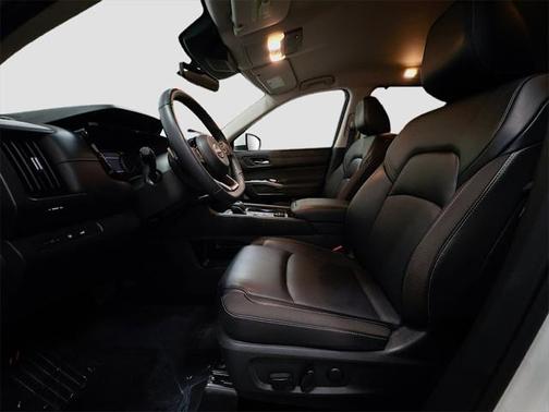 2024 Nissan Pathfinder SL 4WD