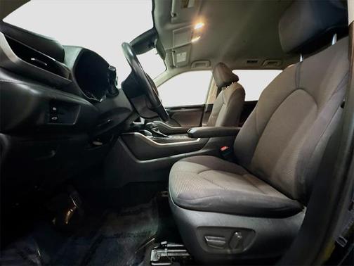 2021 Toyota Highlander LE