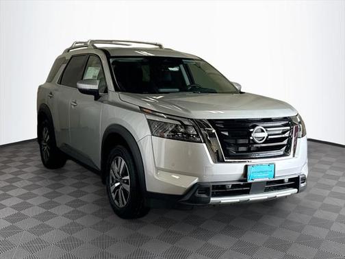 2025 Nissan Pathfinder SL 4WD