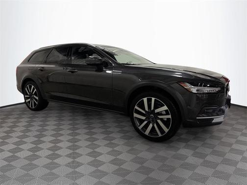 2023 Volvo V90 Cross Country B6 Plus