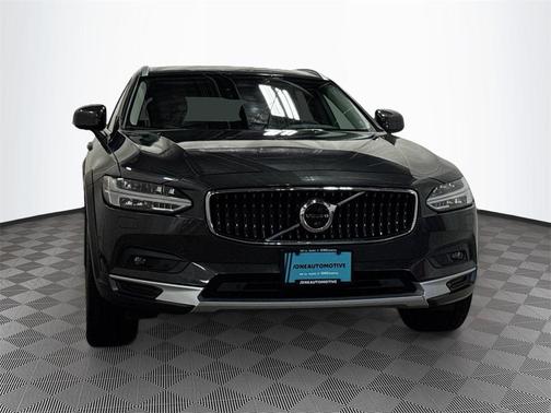 2023 Volvo V90 Cross Country B6 Plus