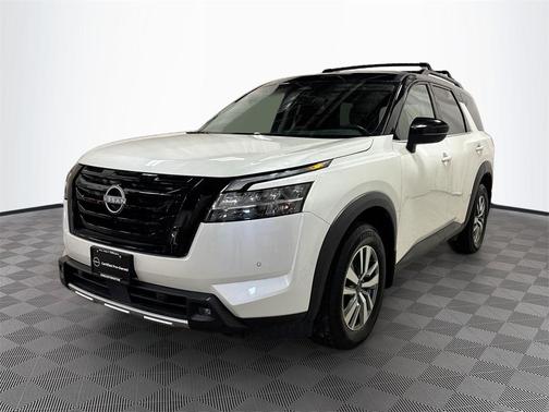 2023 Nissan Pathfinder SL 4WD