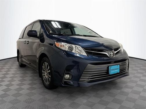 2020 Toyota Sienna XLE