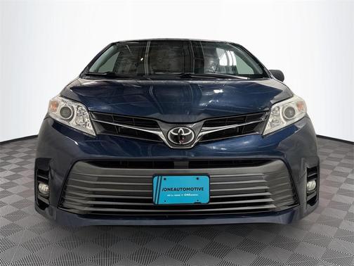 2020 Toyota Sienna XLE