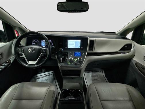 2020 Toyota Sienna XLE