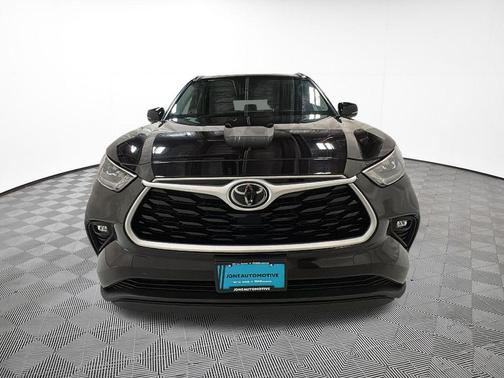 Opulent Amber 2020 Toyota Highlander XLE