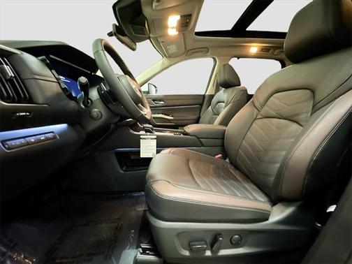 2025 Nissan Pathfinder Platinum 4WD