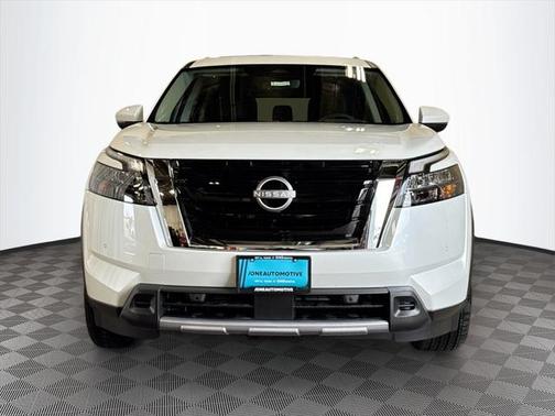 2025 Nissan Pathfinder Platinum 4WD