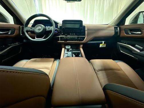 2025 Nissan Pathfinder Platinum 4WD
